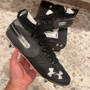OFFER Under Armour Spotlight MC football cleat